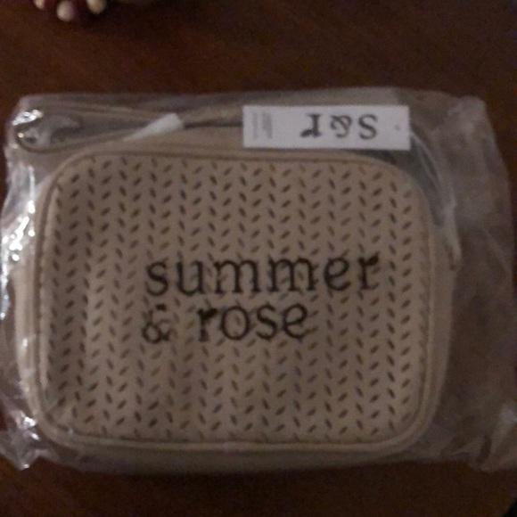 🦋NWT summer and rose cross body - Picture 2 of 3